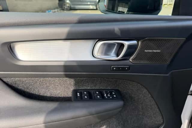 Volvo XC40 (2023) thumbnail 10