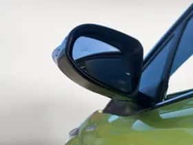 Toyota C-HR (2019) thumbnail 18