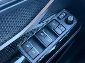 Toyota C-HR (2019) thumbnail 22