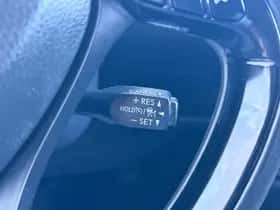 Toyota C-HR (2019) thumbnail 26
