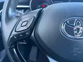 Toyota C-HR (2019) thumbnail 10