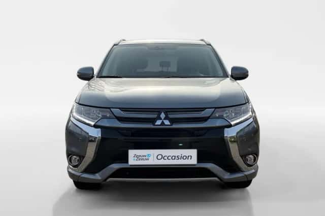 Mitsubishi Outlander (2018) thumbnail 2