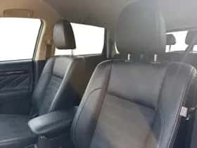Mitsubishi Outlander (2018) thumbnail 11