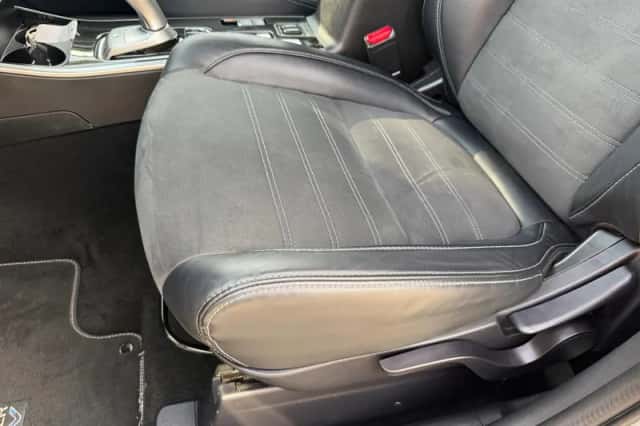 Mitsubishi Outlander (2018) thumbnail 12