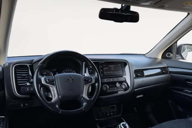 Mitsubishi Outlander (2018) thumbnail 13