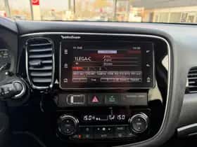 Mitsubishi Outlander (2018) thumbnail 16