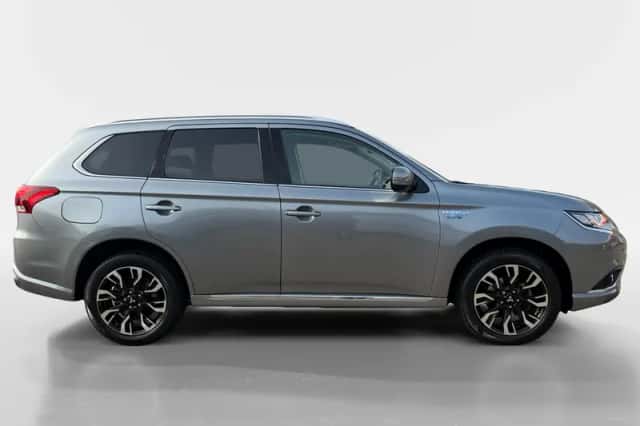 Mitsubishi Outlander (2018) thumbnail 4