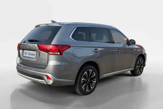 Mitsubishi Outlander (2018) thumbnail 5