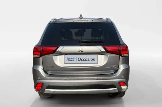 Mitsubishi Outlander (2018) thumbnail 6