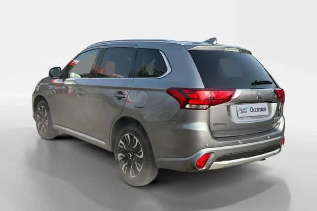Mitsubishi Outlander (2018) thumbnail 7