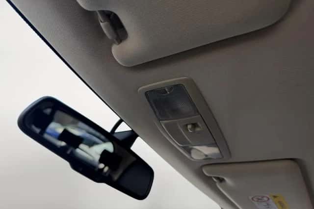 Mitsubishi Outlander (2018) thumbnail 9