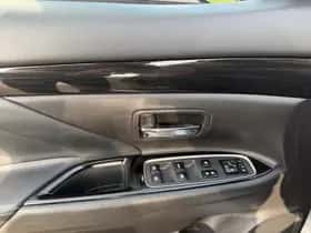 Mitsubishi Outlander (2018) thumbnail 10