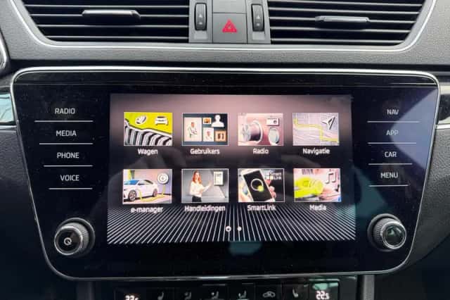 Škoda Superb (2021) thumbnail 17