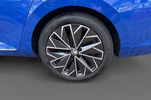 Škoda Superb (2021) thumbnail 8
