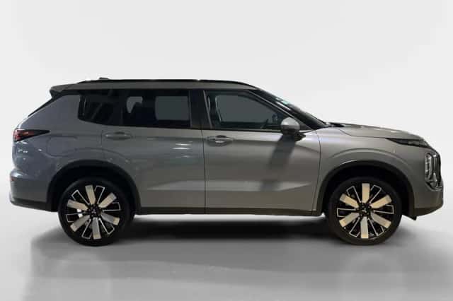 Mitsubishi Outlander (2025) thumbnail 4