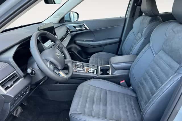 Mitsubishi Outlander (2025) thumbnail 8