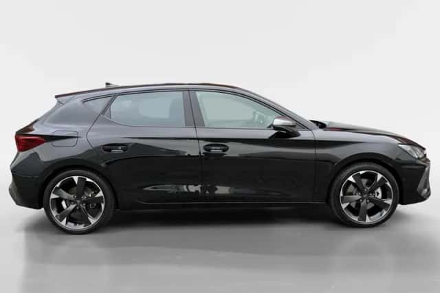 CUPRA Leon (2025) thumbnail 5