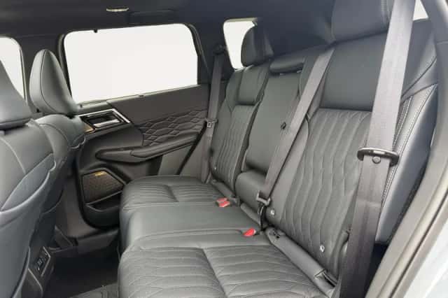 Mitsubishi Outlander (2026) thumbnail 11