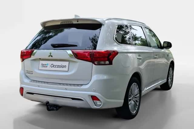 Mitsubishi Outlander (2021) thumbnail 2