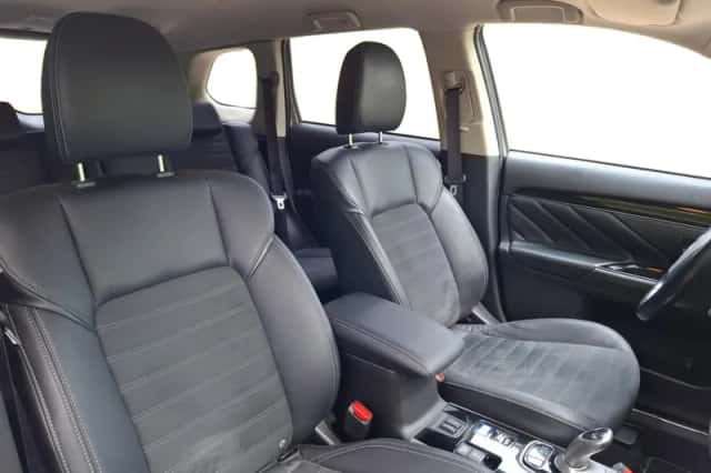 Mitsubishi Outlander (2021) thumbnail 3