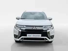Mitsubishi Outlander (2021) thumbnail 2