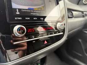 Mitsubishi Outlander (2021) thumbnail 19