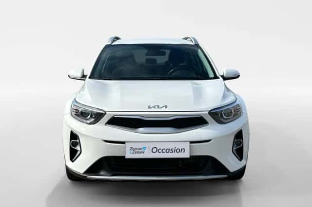 Kia Stonic (2023) thumbnail 2