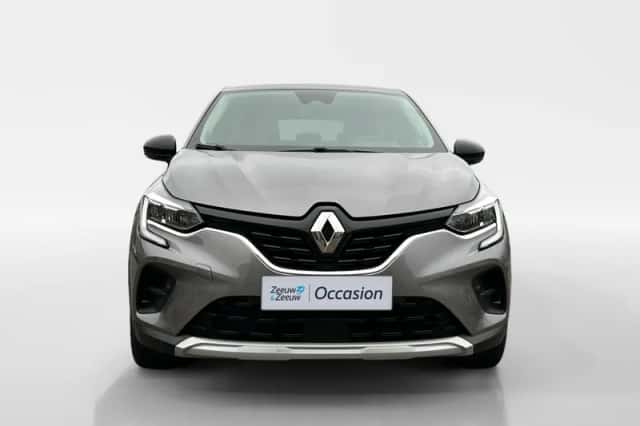 Renault Captur (2022) thumbnail 2