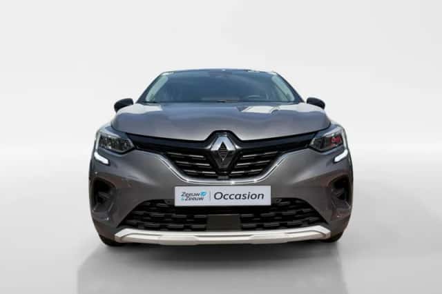 Renault Captur (2022) thumbnail 2