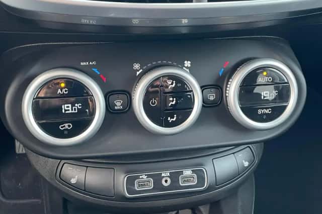 Fiat 500X (2018) thumbnail 22