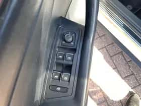 Volkswagen T-Roc (2018) thumbnail 12