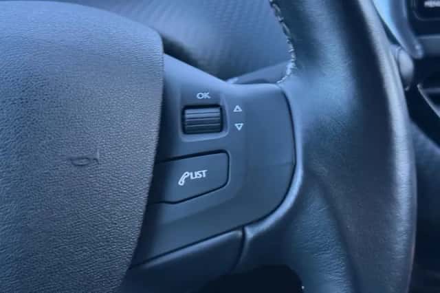 Peugeot 2008 (2019) thumbnail 16