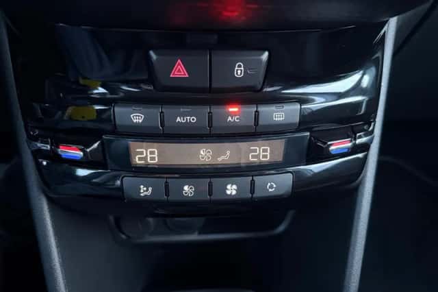 Peugeot 2008 (2019) thumbnail 20