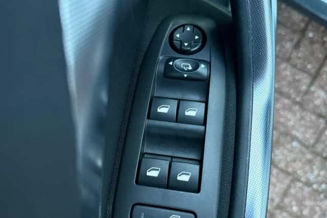 Peugeot 2008 (2019) thumbnail 22