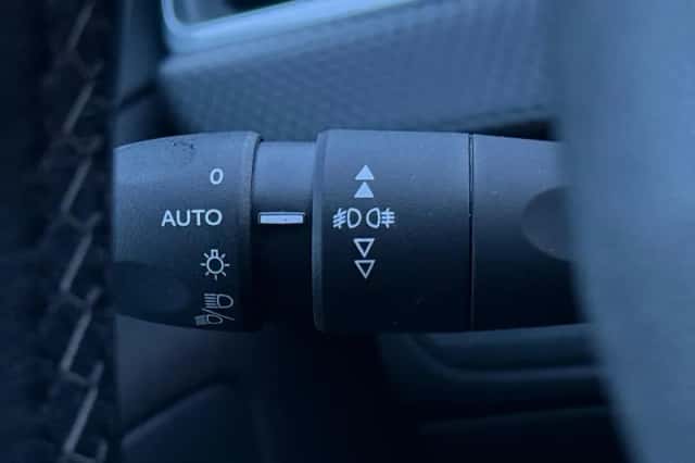 Peugeot 2008 (2019) thumbnail 23
