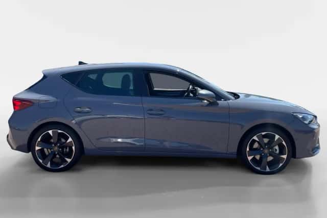 CUPRA Leon (2025) thumbnail 4