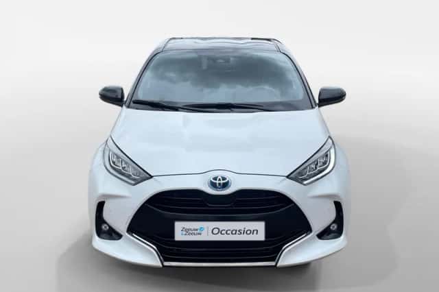 Toyota Yaris (2021) thumbnail 2