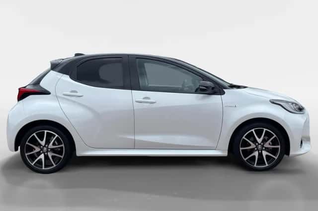 Toyota Yaris (2021) thumbnail 4