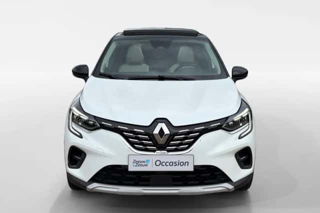 Renault Captur (2022) thumbnail 2