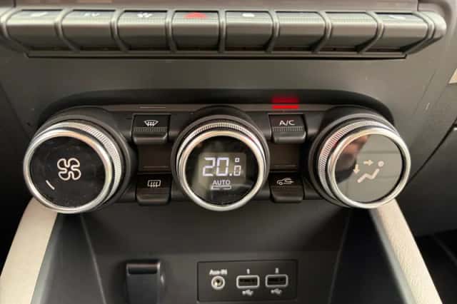 Renault Captur (2022) thumbnail 22