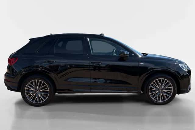 Audi Q3 (2022) thumbnail 5
