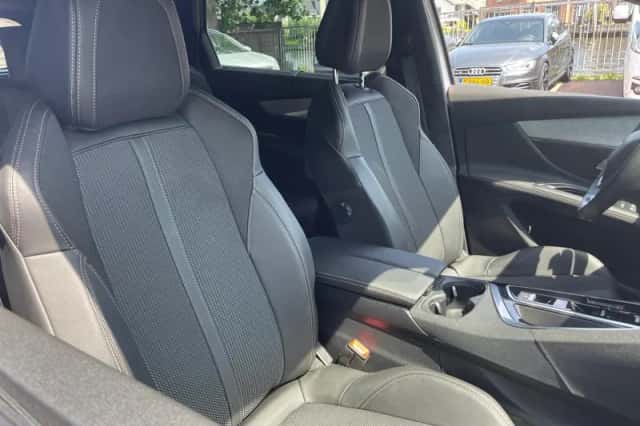 Peugeot 5008 (2024) thumbnail 12