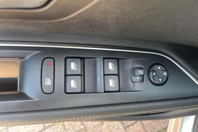 Peugeot 5008 (2024) thumbnail 10