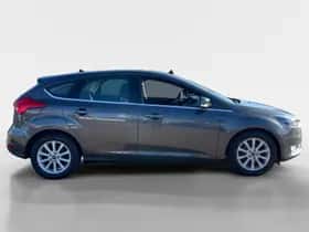 Ford Focus (2018) thumbnail 4