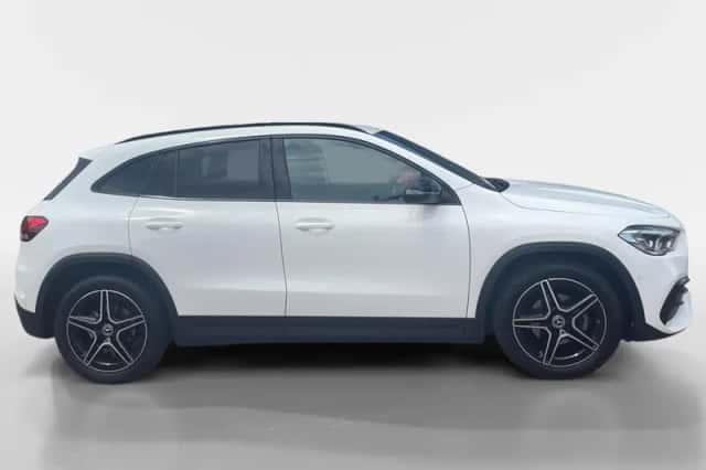 Mercedes-Benz GLA (2021) thumbnail 4