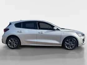 Ford Focus (2022) thumbnail 4