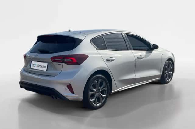 Ford Focus (2022) thumbnail 5