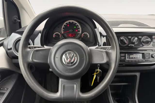 Volkswagen Up! (2016) thumbnail 13