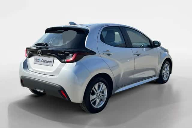 Toyota Yaris (2025) thumbnail 2