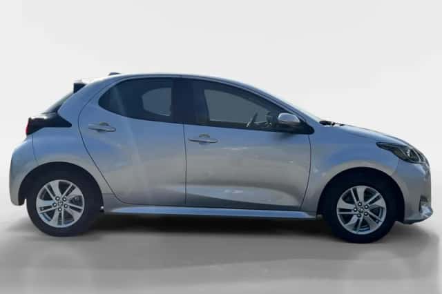 Toyota Yaris (2025) thumbnail 4